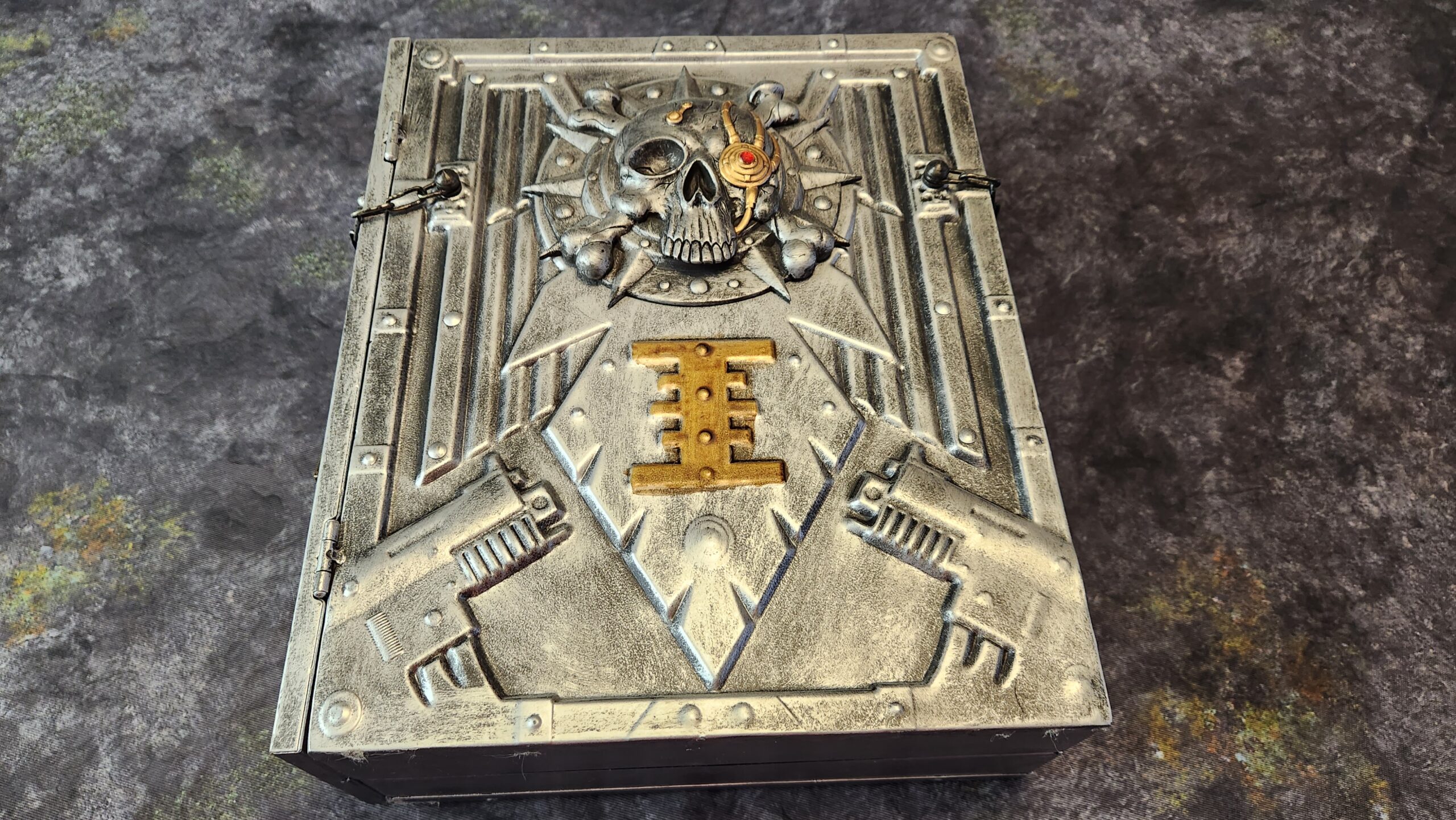 Deathwatch Collector's Edition case