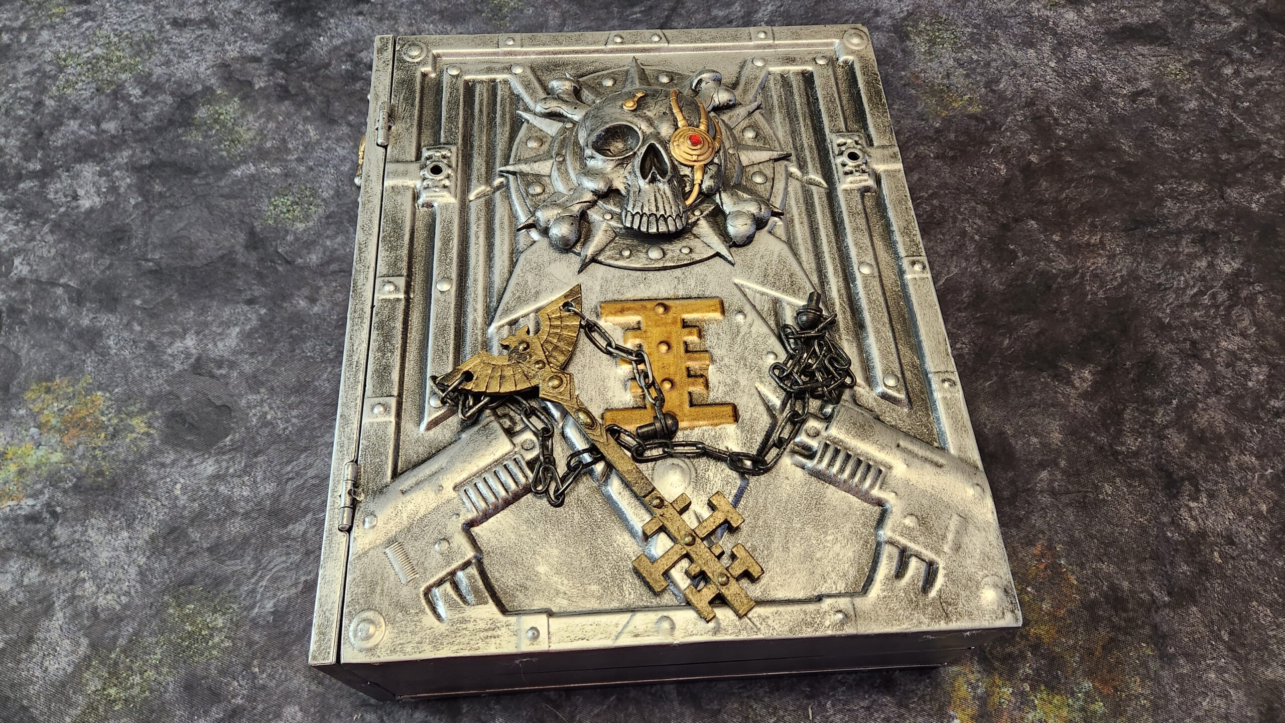 Deathwatch Collector's Edition case with key